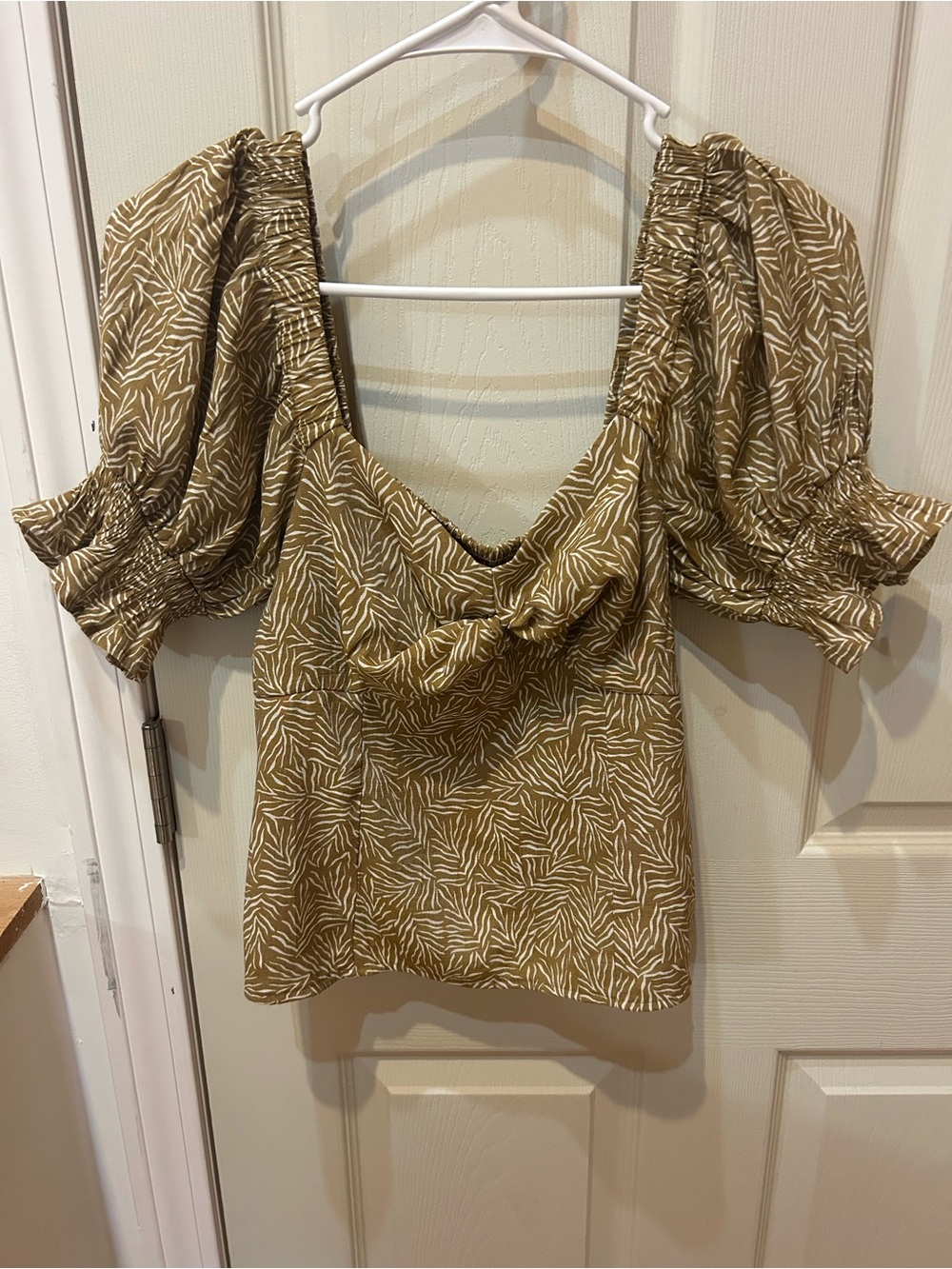 Nine West Olive Leaf Print Puff-Sleeve Square Neck Top